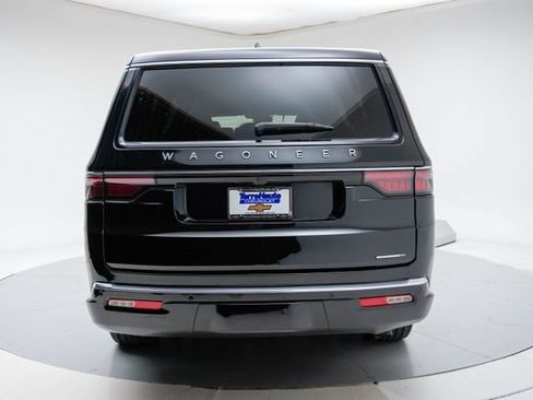 Used 2024 Jeep Wagoneer L Series III w/ Flexible Seating Group AWD/4WD image 5