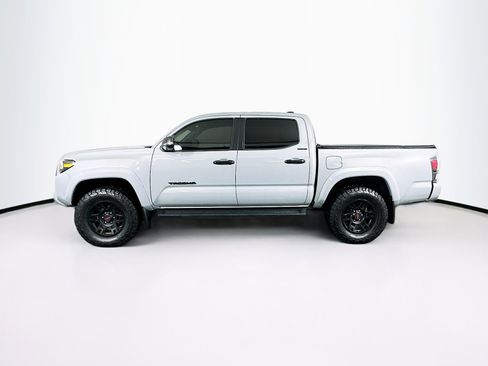 Used 2020 Toyota Tacoma Limited image 4