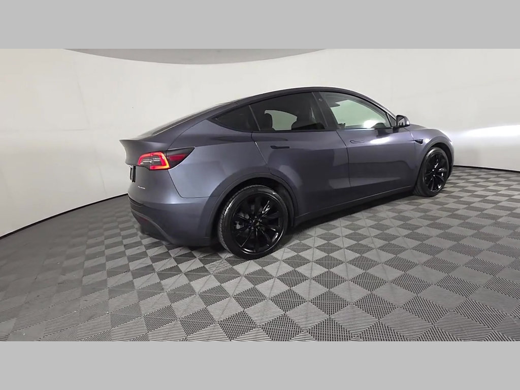 Used 2023 Tesla Model Y AWD image 39