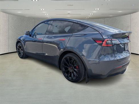 Used 2021 Tesla Model Y 2WD image 5
