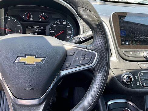 Used 2025 Chevrolet Malibu LT FWD image 12