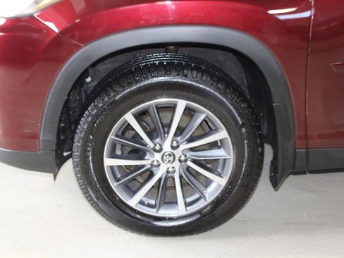 Used 2019 Toyota Highlander XLE image 5