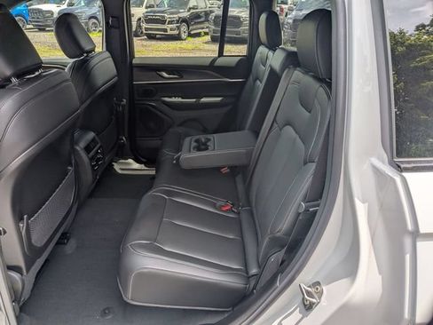 New 2026 Jeep Grand Cherokee Limited AWD/4WD image 13