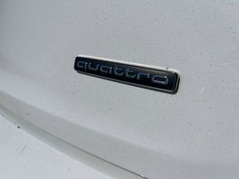 Used 2023 Audi Q5 2.0T Premium w/ Convenience Package image 9