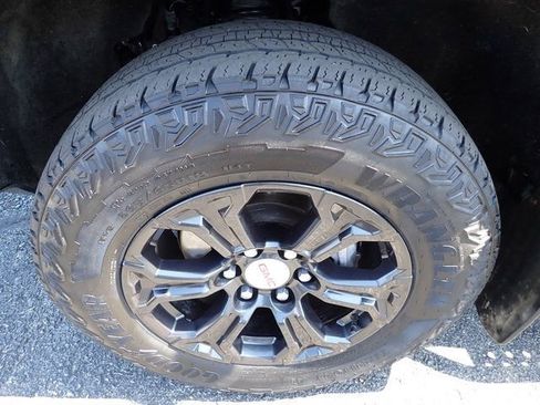 Used 2024 GMC Canyon Elevation w/ Convenience Package AWD/4WD image 13