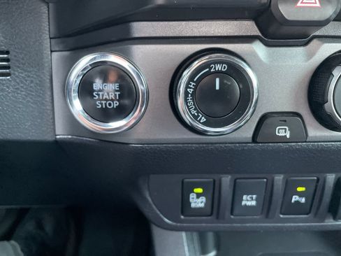 Certified 2019 Toyota Tacoma TRD Off-Road w/ TRD Premium Off Road Package AWD/4WD image 21