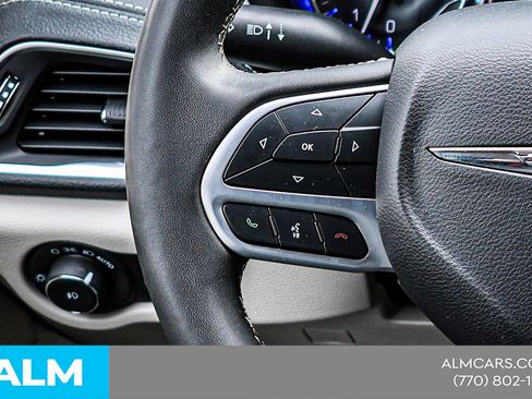 Used 2023 Chrysler Pacifica Limited image 28