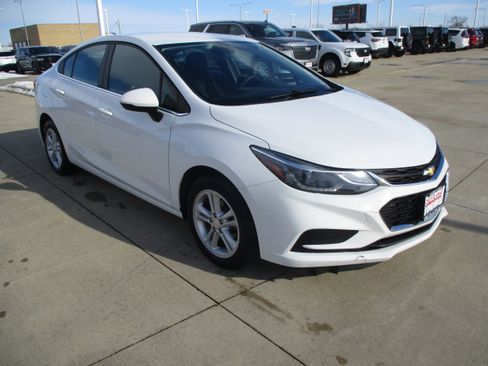 Used 2018 Chevrolet Cruze LT image 8