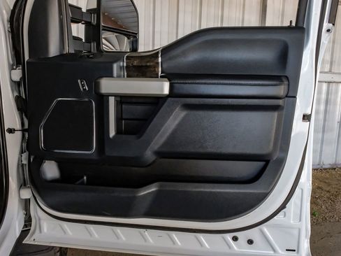 Used 2022 Ford F350 Lariat image 45