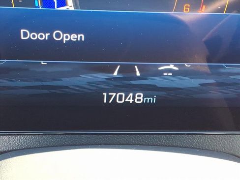 Used 2025 Chevrolet Traverse LT image 31