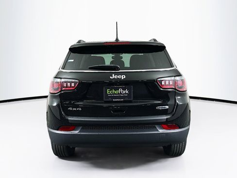 Used 2018 Jeep Compass Latitude w/ Popular Equipment Group image 7