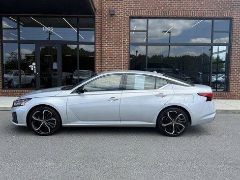 Used 2023 Nissan Altima 2.5 SR FWD image 4