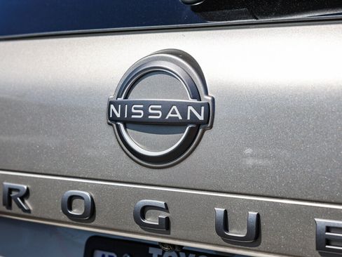 Used 2024 Nissan Rogue SL AWD/4WD image 27
