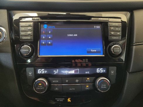 Used 2017 Nissan Rogue SV w/ SV Premium Package AWD/4WD image 25