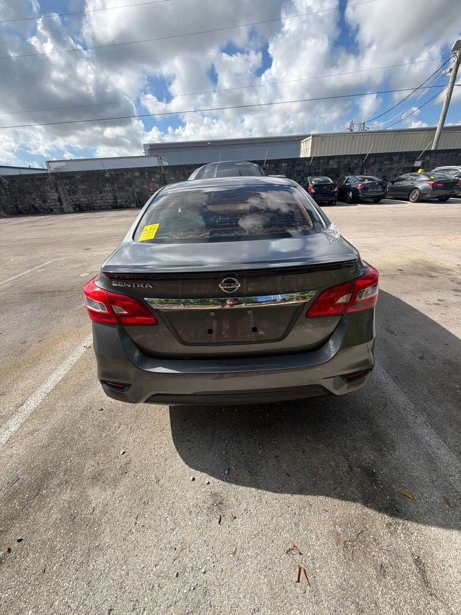 Used 2018 Nissan Sentra S w/ S Midnight Style Package FWD image 9