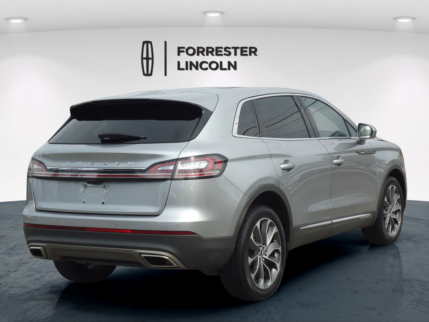 Used 2023 Lincoln Nautilus Reserve AWD/4WD image 3