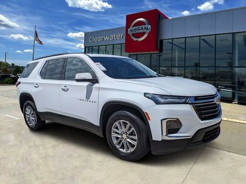 Used 2023 Chevrolet Traverse LT FWD image 1