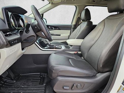 Used 2023 Kia Carnival EX FWD image 16