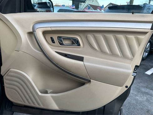 Used 2018 Ford Taurus SE image 20