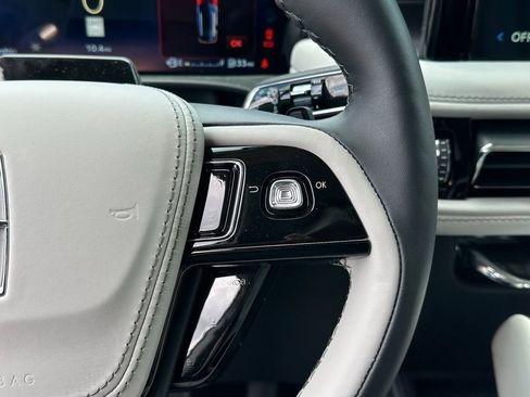 New 2026 Lincoln Aviator AWD image 10