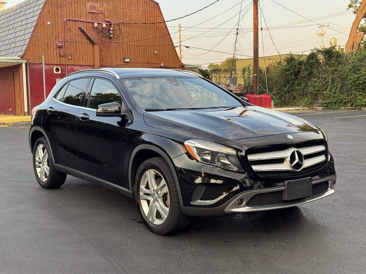 Used 2017 Mercedes-Benz GLA 250 4MATIC w/ Premium Package image 2