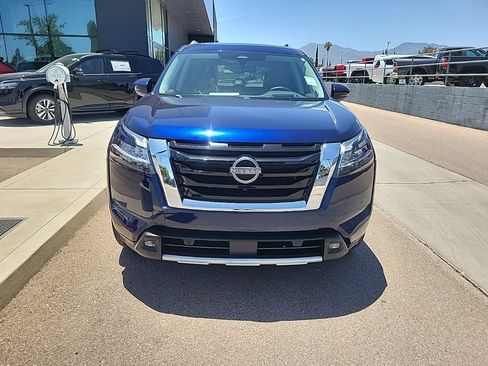 Used 2022 Nissan Pathfinder Platinum w/ Cargo Package FWD image 2