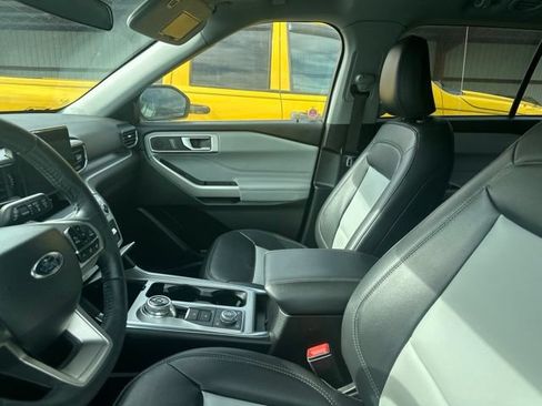 Used 2024 Ford Explorer XLT w/ XLT Sport Appearance Package AWD/4WD image 5