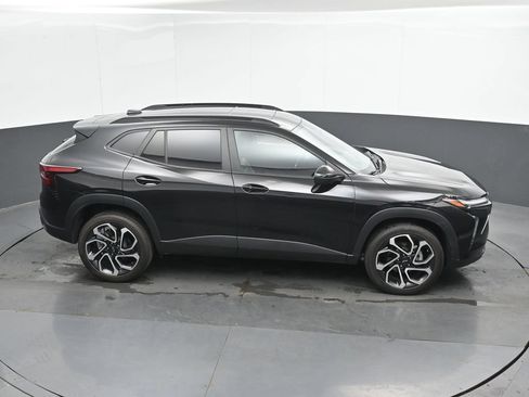 Used 2025 Chevrolet Trax RS w/ Sunroof Package FWD image 32