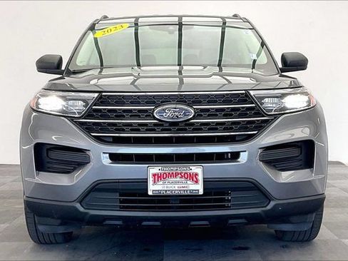 Used 2023 Ford Explorer XLT AWD/4WD image 2
