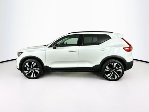 Used 2024 Volvo XC40 B5 Plus w/ Climate Package AWD/4WD image 4