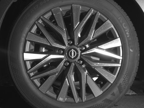 Used 2025 Nissan Altima 2.5 SV FWD image 12