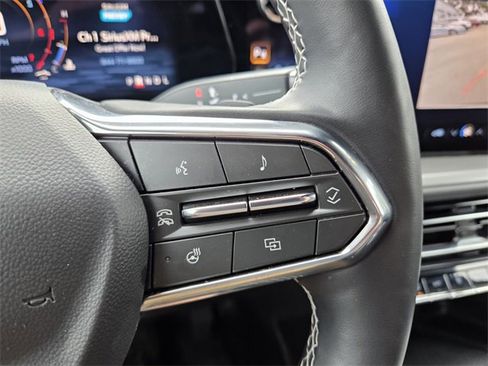 Used 2025 Chevrolet Traverse LT image 35