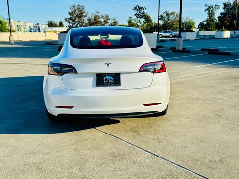 Used 2021 Tesla Model 3 Standard Range Plus RWD image 8