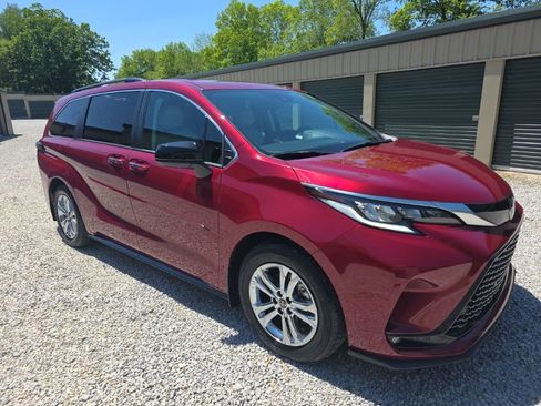 Certified 2023 Toyota Sienna XSE AWD/4WD image 8