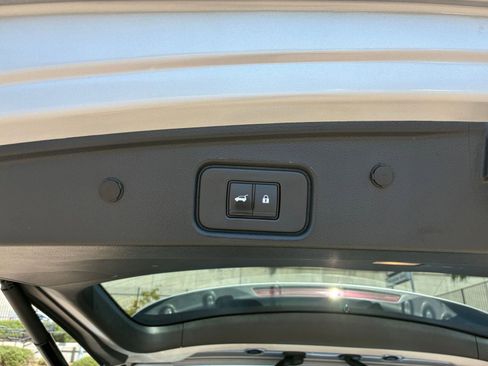 Used 2025 Nissan Pathfinder SV image 23