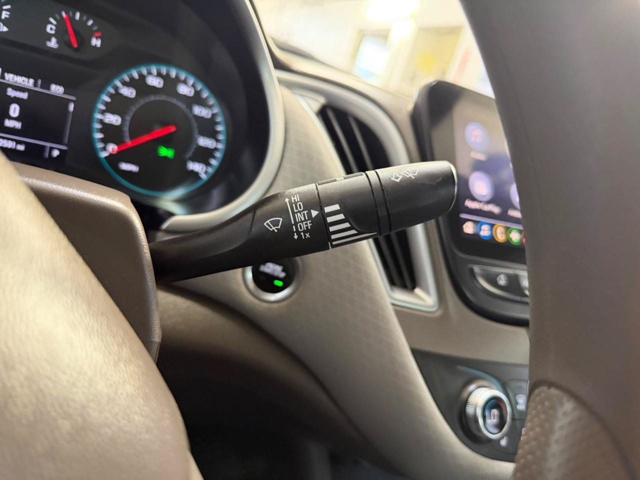 Used 2025 Chevrolet Malibu LT FWD image 30