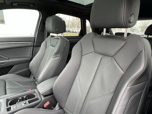 Used 2025 Audi Q3 2.0T Premium image 16