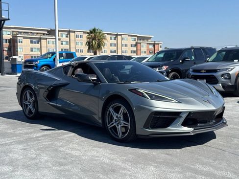 Used 2023 Chevrolet Corvette Stingray Premium Cpe w/ Z51 Performance Package RWD image 3