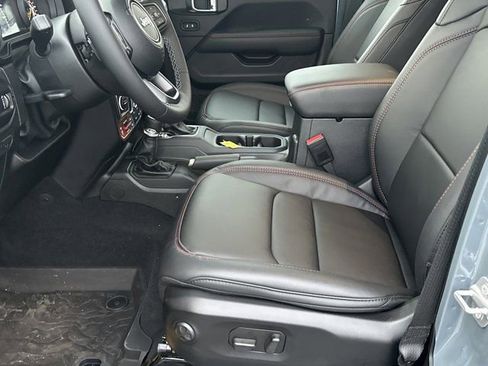 New 2025 Jeep Wrangler Unlimited Rubicon w/ XTREMEE 35" Tire Package image 9