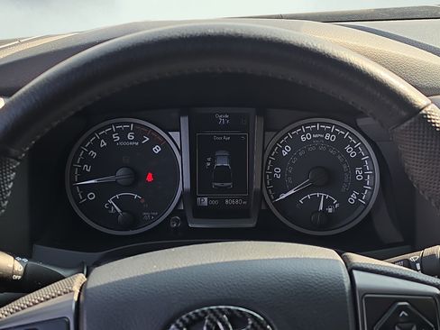 Used 2020 Toyota Tacoma TRD Sport w/ TRD Premium Sport Package AWD/4WD image 17