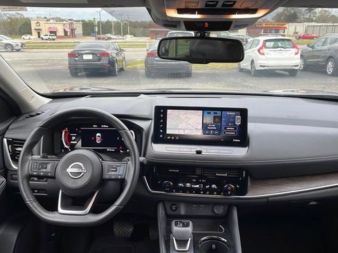 Certified 2024 Nissan Rogue Platinum w/ Platinum Premium Package image 13