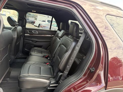 Used 2018 Ford Explorer Platinum AWD/4WD image 32