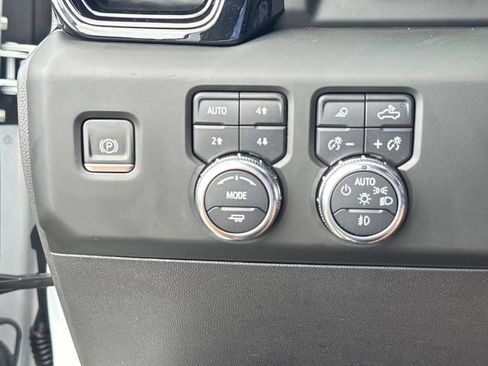 Used 2024 GMC Sierra 1500 AT4 w/ Technology Package AWD/4WD image 21