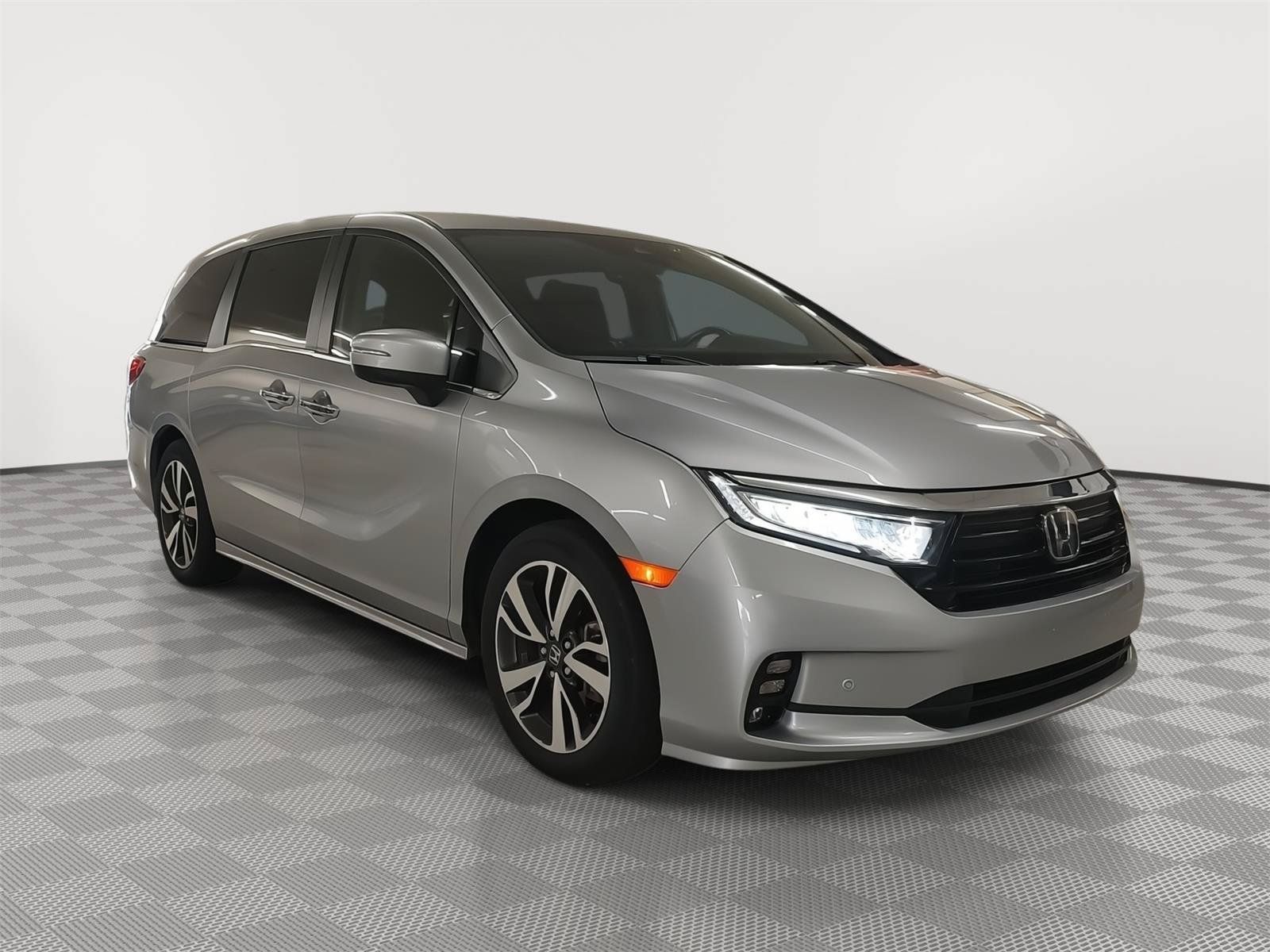 Certified 2023 Honda Odyssey Touring image 4