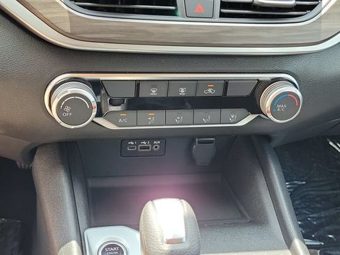 Used 2025 Nissan Altima 2.5 SV FWD image 24