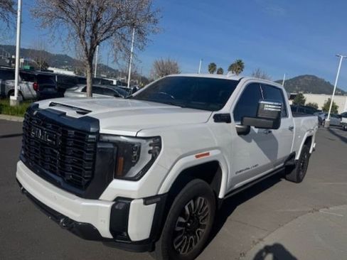 Used 2024 GMC Sierra 2500 Denali Ultimate image 3