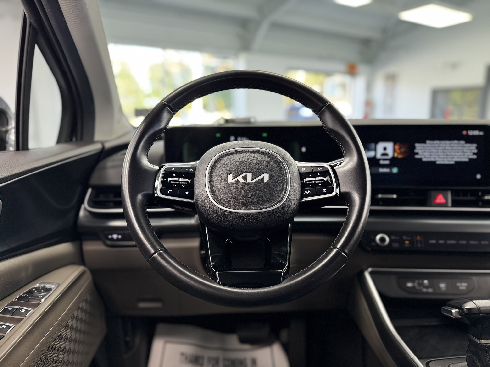 Used 2025 Kia Carnival FWD image 18