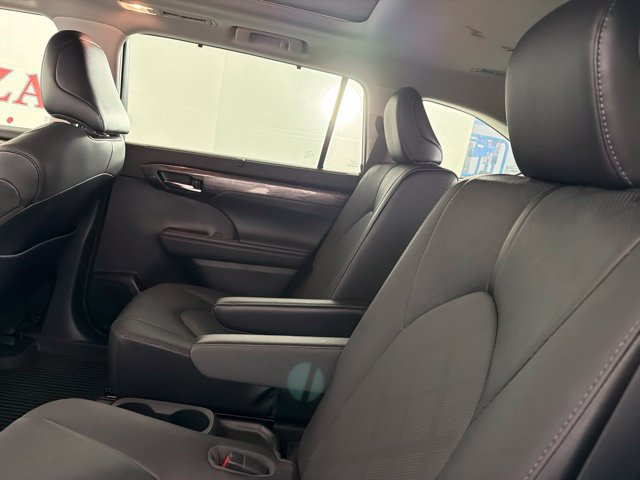 Used 2021 Toyota Highlander Platinum AWD/4WD image 33