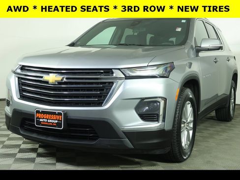 Used 2023 Chevrolet Traverse LT image 1