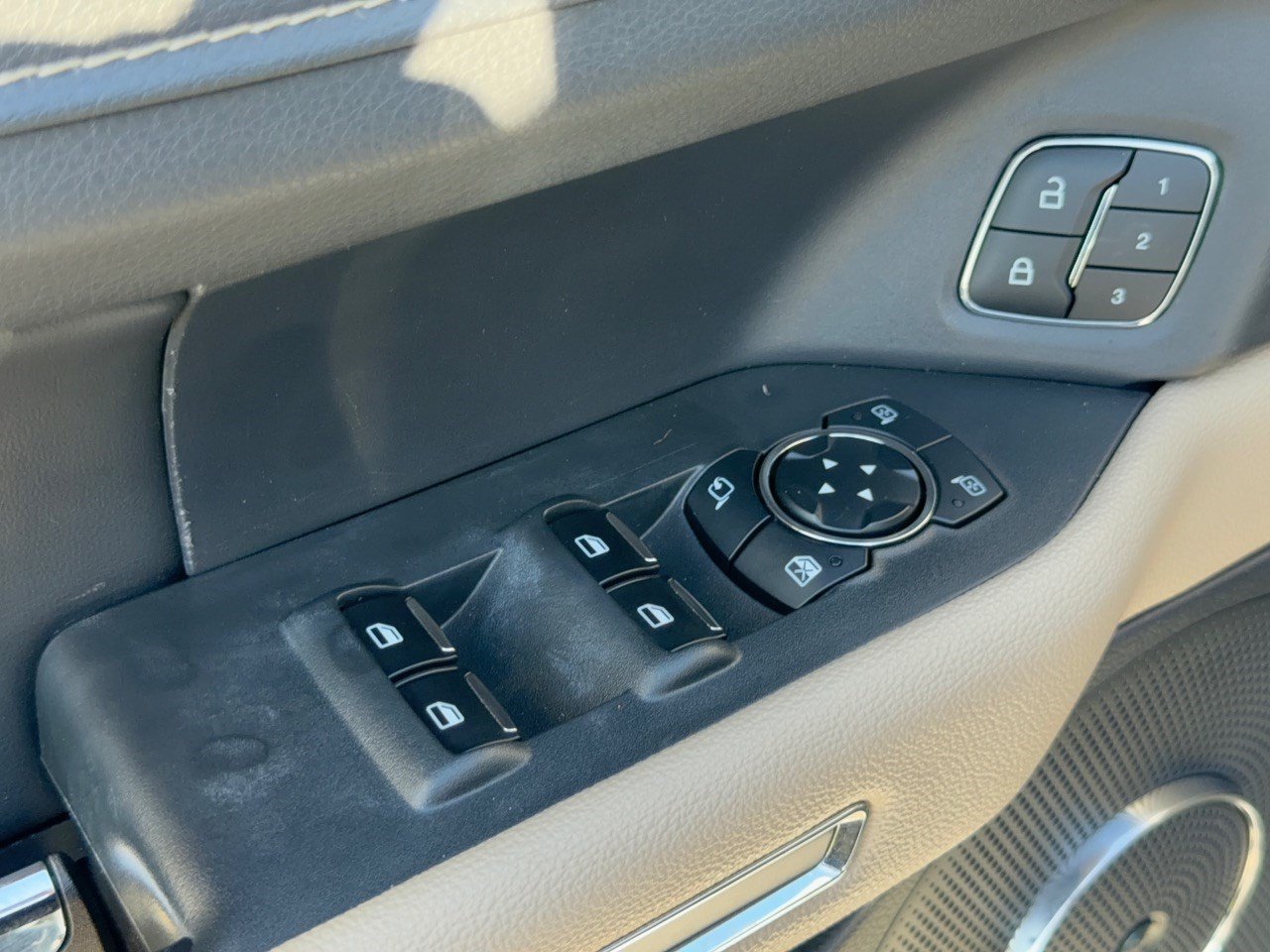 Used 2024 Ford Expedition Limited RWD image 15